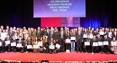 Genç araştırmacılar TÜBİTAK İzmir Bölge Yarışması'nda ödüllendirildi