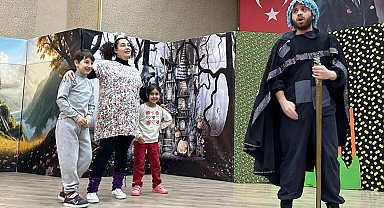 Gölcük'te çocuklara özel sahne yüzleri güldürüyor