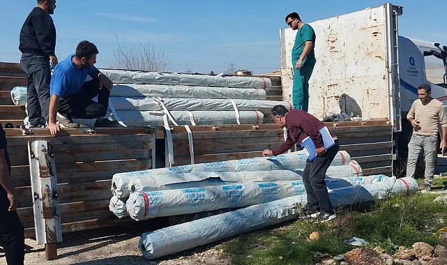 Hortumdan zarar gören üreticilere sera naylonu dağıtıldı