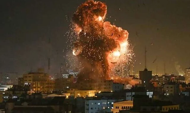 İran, ABD ve İsrail'i vurdu