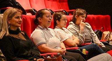 İzmir Bornova'da özel çocuklara sinema keyfi