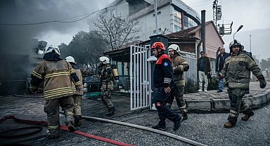 İzmir Bornova'daki fabrika yangını söndürüldü