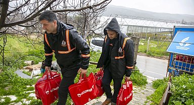 İzmir Güzelbahçe'de 350 aileye 3 milyonluk Ramazan desteği