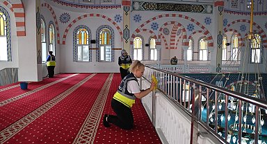 İzmir Karabağlar'da camilere ramazan temizliği