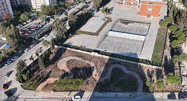 İzmir'de betonun arasından orman çıktı