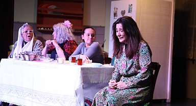 "Kadın Sığınağı" oyunu Bursa İnegöl'de sanatseverlerle buluştu