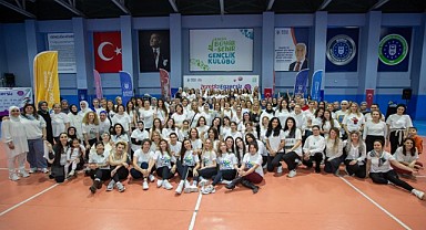 Kadınlar Zumba ile Hem Eğlendi Hem Spor Yaptı