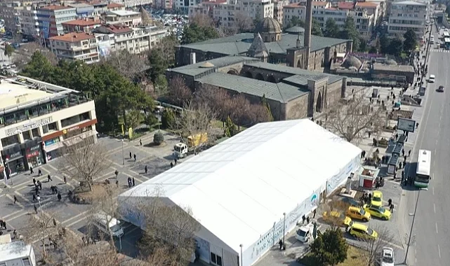 Kayseri Büyükşehir'den iki ayrı noktaya iftar çadırı