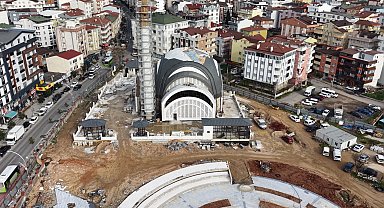 Kocaeli Çayırova'da Kent Meydanı'nda çalışmalar sürüyor