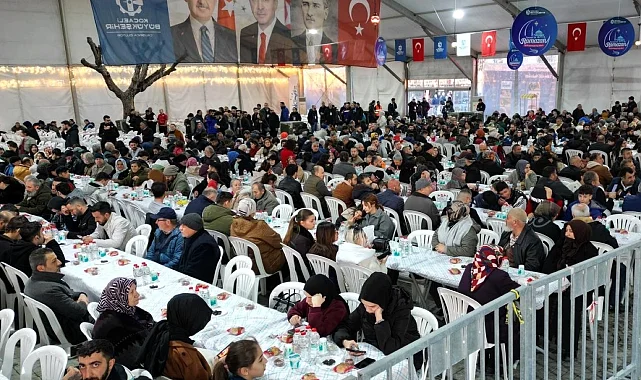 Kocaeli Gebze'de ilk İftar binlerce vatandaşla paylaşıldı