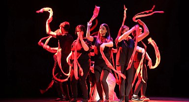 Kocaeli'de 40 yıllık tiyatroculara taş çıkarttılar