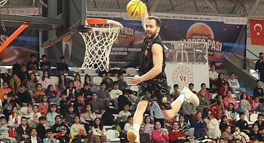 Kocaeli'de Başkan Büyükakın'dan gençlere "Kardeş Pası"