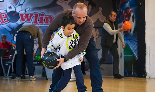 Kocaeli'nin Bilgievleri'nden baba-oğul bowling turnuvası