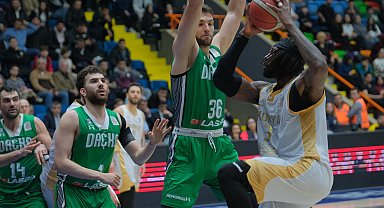 Konya Büyükşehir Belediyespor, Darüşşafaka'yı farklı yendi