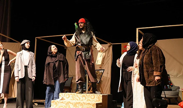 Konya'da Retro Tiyatro Topluluğu'ndan esprili ve etkileyici performans