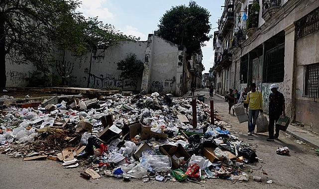 Küba'da Kriz Derinleşiyor