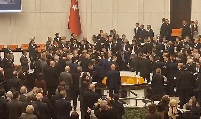 Meclis'te Yumruklu Kavga