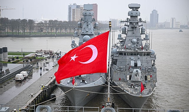 NATO Tatbikatında TCG Anadolu Gösterisi