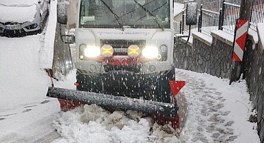 Osmangazi’de Karla Mücadele Hız Kesmeden Sürüyor