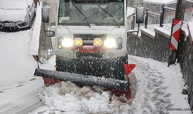 Osmangazi’de Karla Mücadele Hız Kesmeden Sürüyor