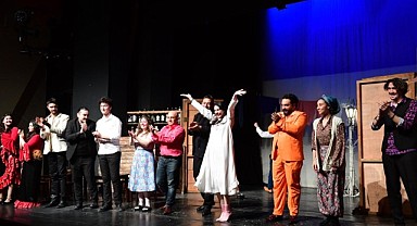 Osmangazi’de Tiyatro Zamanı: ‘Deli Ayten’ Sahnelendi