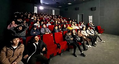 Özel gereksinimli bireyler bu kez sinemada buluştu