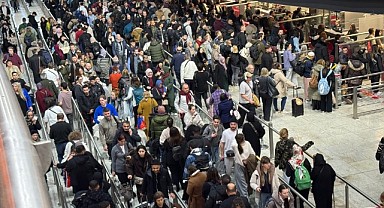 Sabiha Gökçen Havalimanı’nda Pazar Sabahı Yoğunluk: Yolcular Zor Anlar Yaşadı