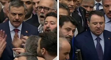 TBMM'de yemin öncesi gerginlik! Bakanlar vekiller arasında yemin etti