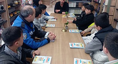 Van'da emniyetin kitap analizi programına yazar Yetkin Albert konuk oldu