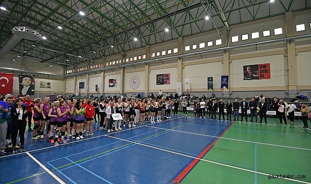 Veteranlar Voleybol Turnuvası Osmangazi’de Tamamlandı
