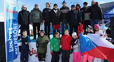 5'nci Diplomatik Kayak Yarışı nefesleri kesti