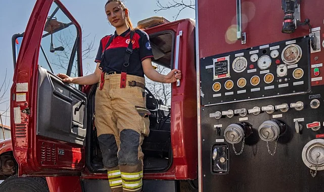 Alevlere meydan okuyan kadın... İzmir'de cesaretiyle örnek