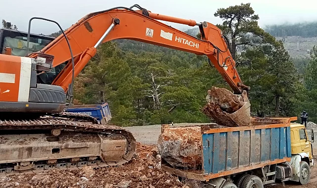 Antalya Büyükşehir'den Alanya'da yol onarımı