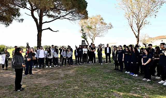 Antalya'da Lara Sahili'nde öğrencilerden bilimsel temizlik