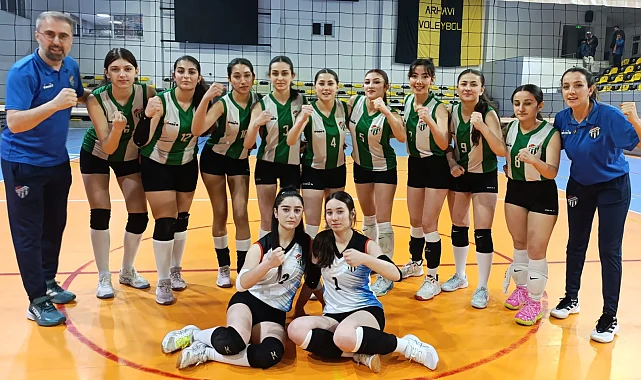 Artvin'de genç kızlar voleybolunun şampiyonu Artvinspor