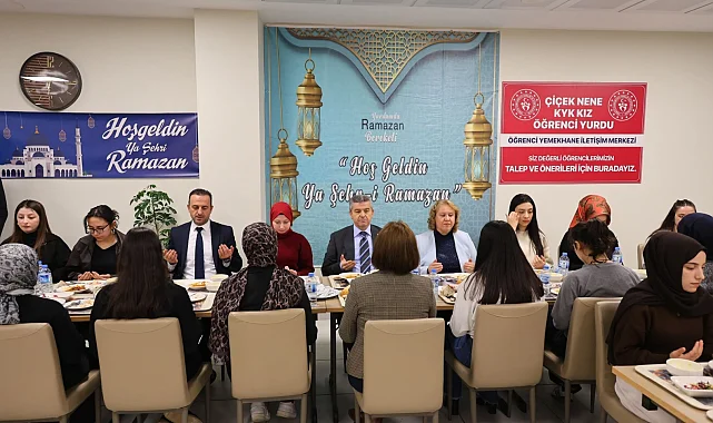 Artvin'de iftar sofrası gençlerle paylaşıldı