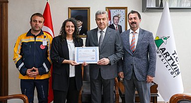 Artvin'de yılın sağlık çalışanları ödüllendirildi