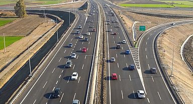 Aydın–Denizli Otoyolu'nda bayram rekoru... Günlük araç geçişi 22 bini aştı