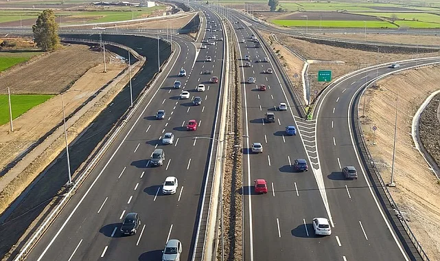 Aydın–Denizli Otoyolu'nda bayram rekoru... Günlük araç geçişi 22 bini aştı