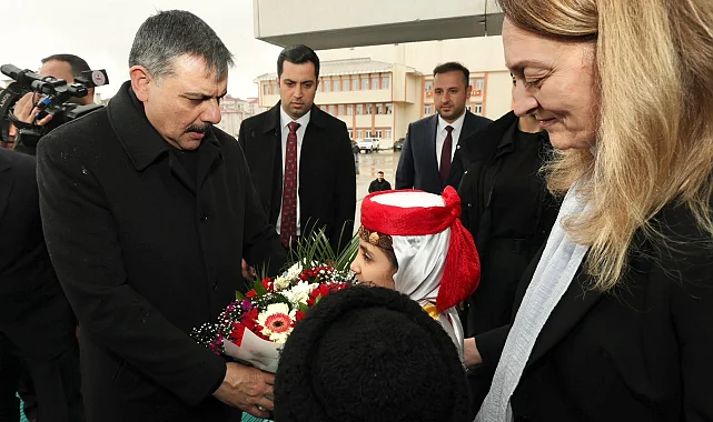 Bakan Çiftçi Ağrı'da... Valilik ziyaretinde vatandaş odaklı hizmetleri değerlendirdi