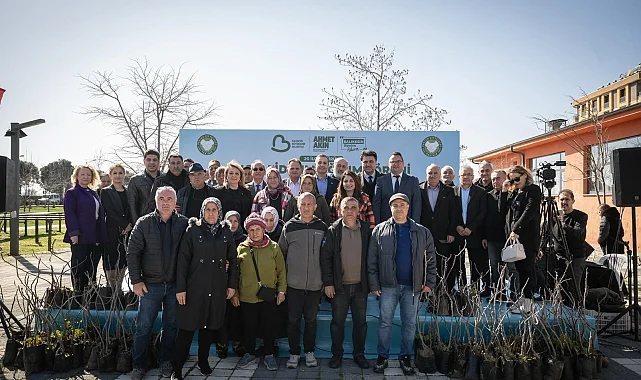 Balıkesir Büyükşehir'den üreticilere 100 incir fidanı