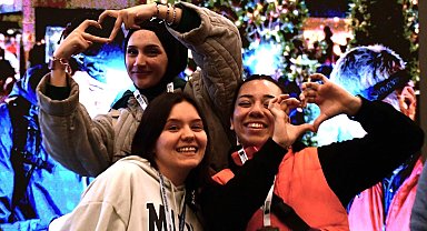 Balıkesir'de 'Avlu Gece Oryantiringi' renkli görüntülere sahne oldu