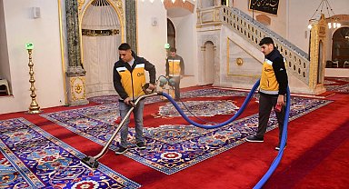 Balıkesir'de cami ve mezarlıklar bayram ziyaretine hazırlanıyor