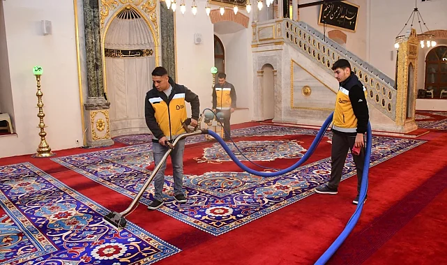 Balıkesir'de cami ve mezarlıklar bayram ziyaretine hazırlanıyor