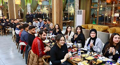 Başkan Rasim Arı Nevşehirli sporcularla sahurda buluştu