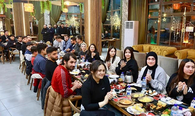 Başkan Rasim Arı Nevşehirli sporcularla sahurda buluştu