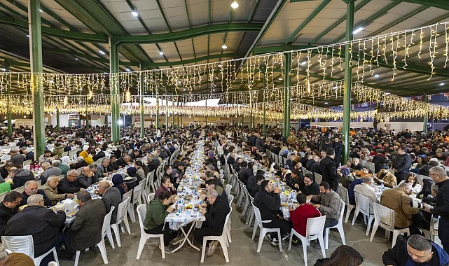 Başkan Seçer Tarsuslularla iftar sofrasında buluştu