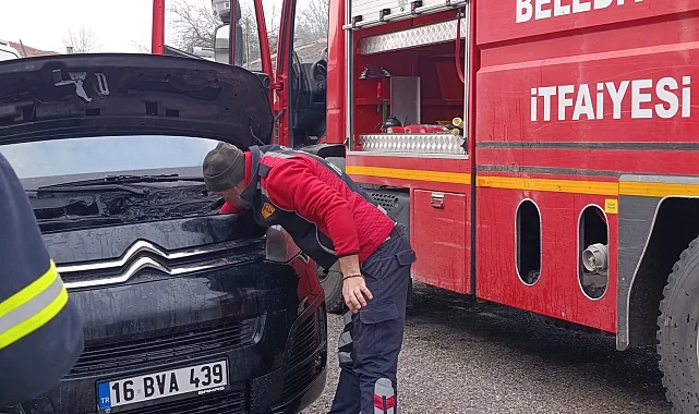 Bilecik Pazaryeri'nde seyir halindeki minibüste yangın