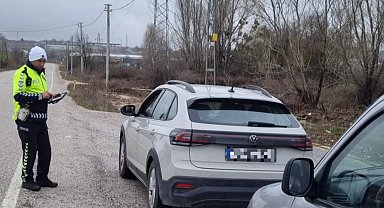 Bilecik Pazaryeri'nde trafik denetimleri aralıksız sürüyor