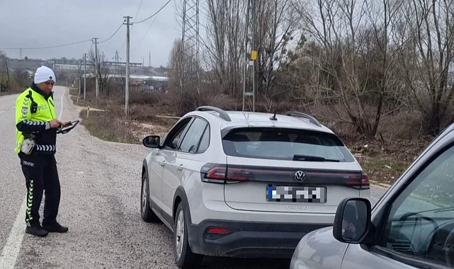 Bilecik Pazaryeri'nde trafik denetimleri aralıksız sürüyor